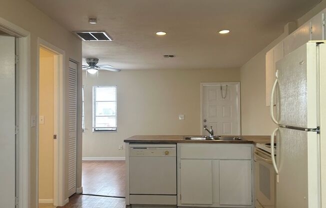 1/1 Apartment with Screen Lanai