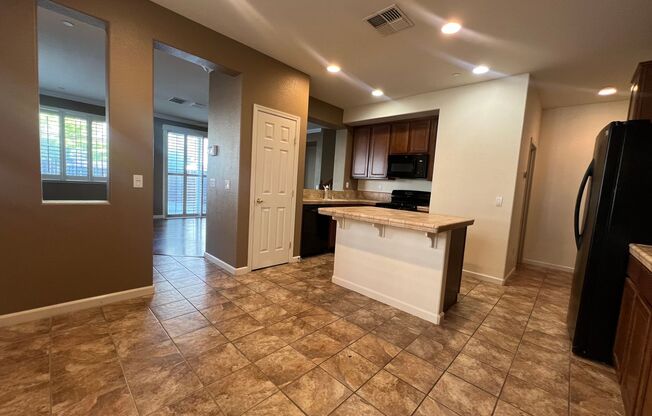 Sparkling and Spacious Condo in Elk Grove with a beautiful pool!