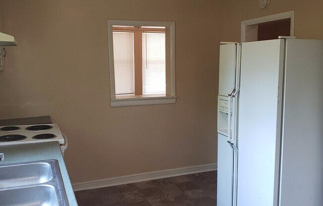 1 bed, 1 bath, 800 sqft, $1,000, Unit A