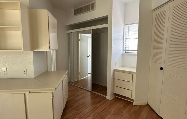 Studio, 1 bath, 432 sqft, $895, Unit 104