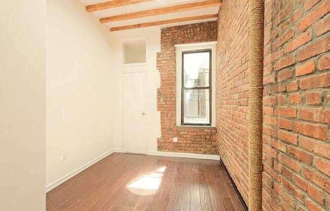 28 FORSYTH ST