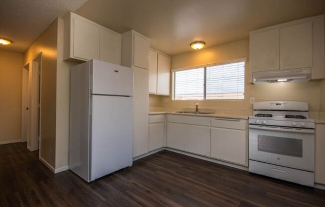 2 beds, 1 bath, 700 sqft, $2,250, Unit L