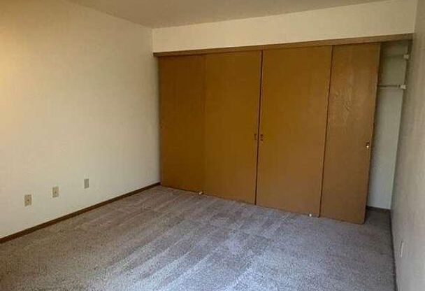 1 bed, 1 bath, 750 sqft, $1,350, Unit 8125-8125H