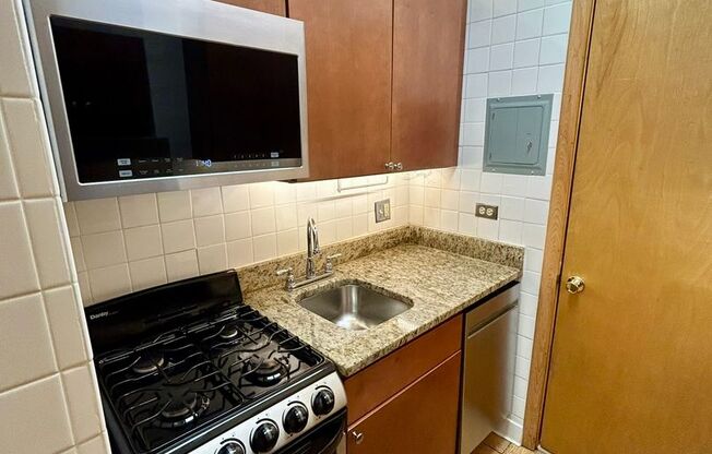 1 bed, 1 bath, 425 sqft, $1,655, Unit 233-G3