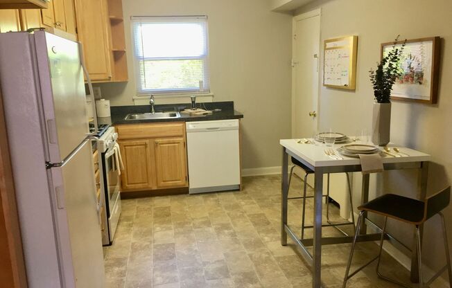 2 beds, 1 bath, 756 sqft, $1,870, Unit 254B