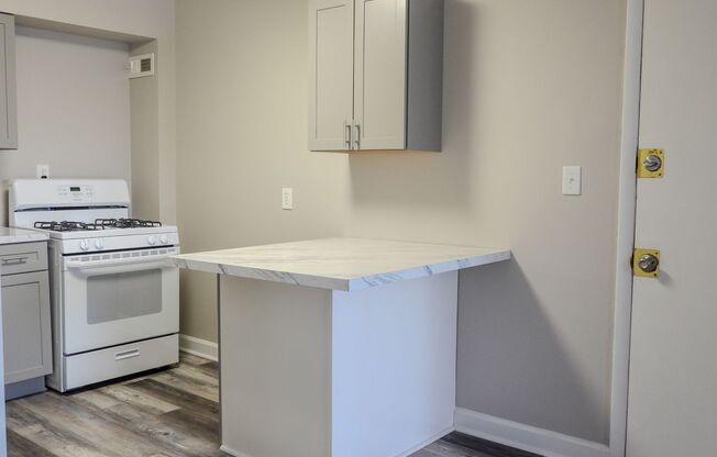 2 beds, 1 bath, 665 sqft, $1,040, Unit 1738F
