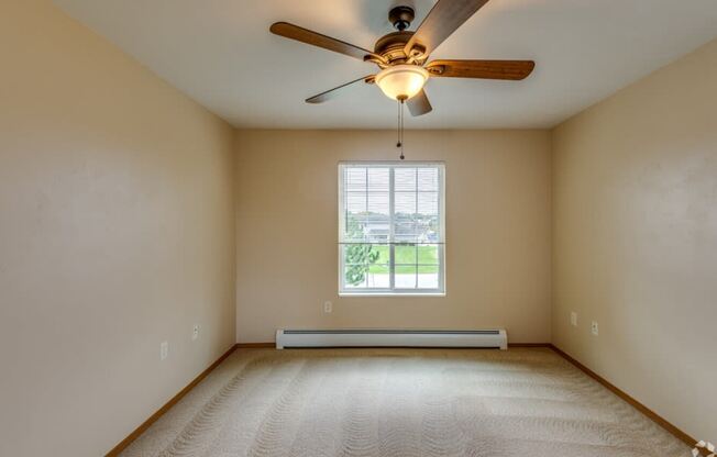 Upper Pineview,  Hall Bedroom, 2 Bed/2 Bath