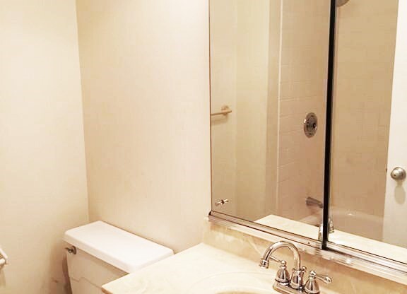 1 bed, 1 bath, 870 sqft, $3,000, Unit 218