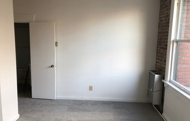 Studio, 1 bath, 290 sqft, $1,395, Unit Unit 309