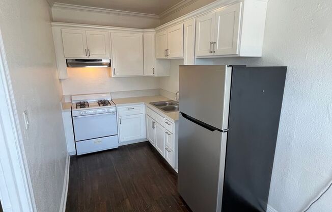 Studio, 1 bath, 450 sqft, $1,500