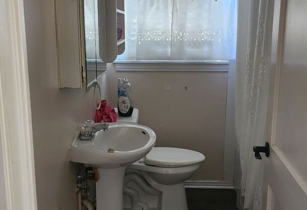 2 beds, 1 bath, $700