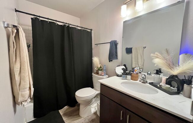 2 beds, 1 bath, $1,350, Unit 309