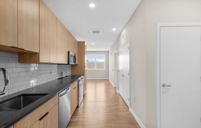 2 beds, 1 bath, 913 sqft, $3,660, Unit 707