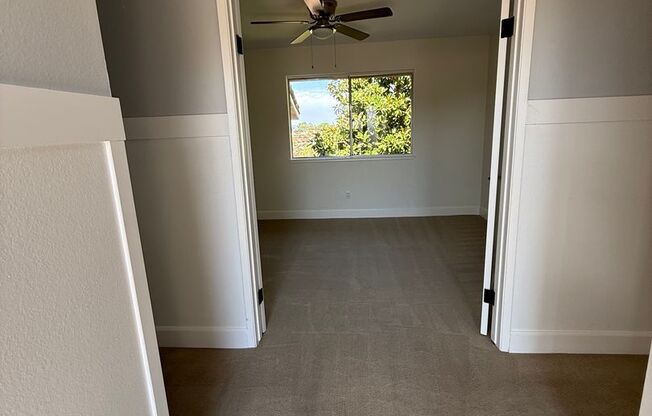Beautiful Updated 2Br/2/Ba + Den W/ detached 1 Car Carport  Condo in Oaks North - Age 55+