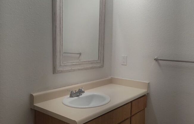 2 beds, 1 bath, $1,500, Unit 225