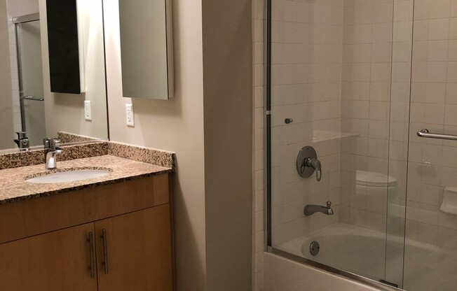 2 beds, 2 baths, $2,600, Unit Unit 909