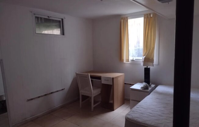 8702 35 AVE
