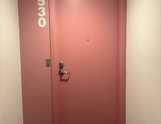 1 bed, 1 bath, 830 sqft, $2,700, Unit 530