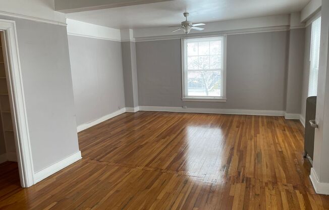 2 beds, 1 bath, 962 sqft, $1,525, Unit 2L