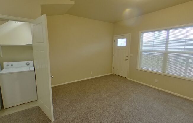 2 beds, 1.5 baths, $1,650, Unit 3