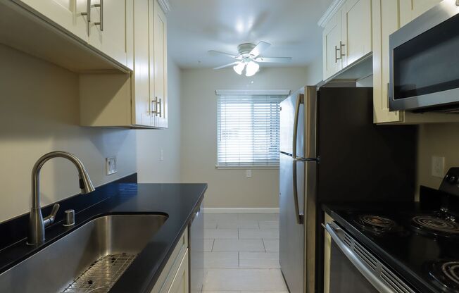 FULLY RENOVATED 1 BEDROOM, 1 BATHROOM IN EXCELLENT SANTA CLARA LOCATION. UPSTAIRS UNIT. HARDWOOD FLOORS. MUST SEE!!!