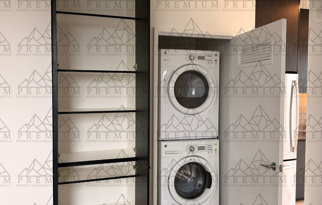 Studio, 1 bath, 493 sqft, $1,299, Unit #410