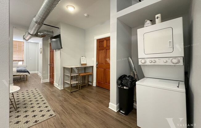 Studio, 1 bath, $1,000, Unit 205G