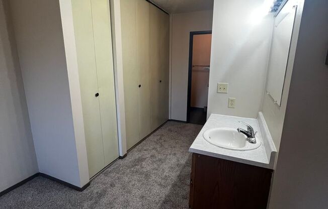 2 beds, 1.5 baths, 950 sqft, $775, Unit 302