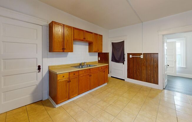 1 bed, 1 bath, 1,332 sqft, $950, Unit Up unit