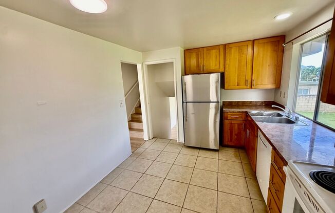 4 BR/2.5 BA/4 PK/Available May 1