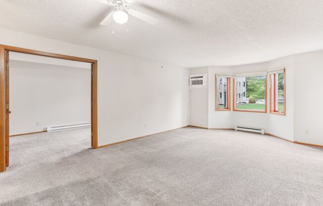 1 bed, 1 bath, 895 sqft, $1,299, Unit 2350-117