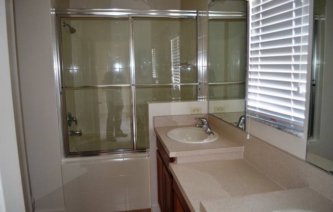 3/2.5 Townhouse with 2-Car Garage in Turtle Creek of St. Cloud