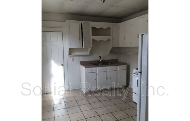 2 beds, 1 bath, 860 sqft, $1,025