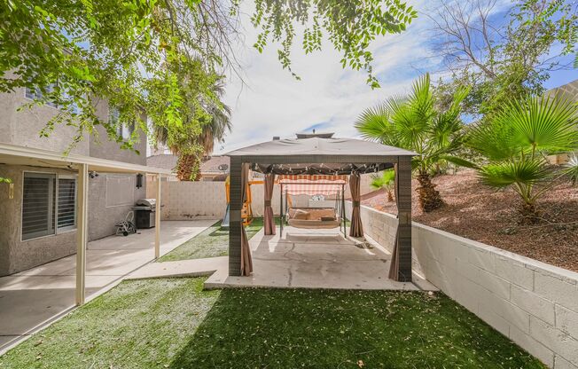 Green Valley Beauty For Lease!