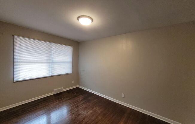 $725 - 2 bedroom/ 1 bathroom - Newly remodeled multi-family home