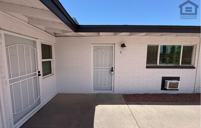 1320 N 48th Pl