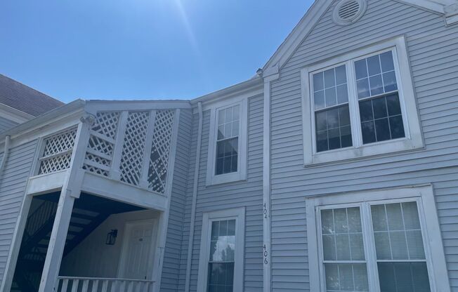 Cute 3 bed duplex in great Hermitage location!