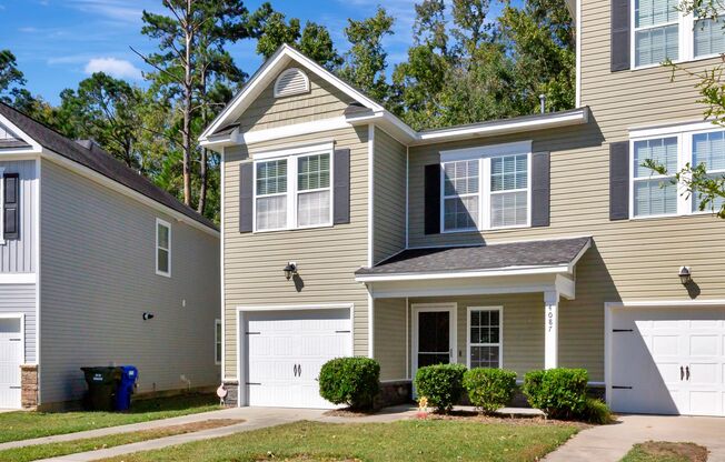 ✨ 1/2 OFF FIRST FULL MONTH'S RENT! ✨ West Ashley Townhome with Garage & More!