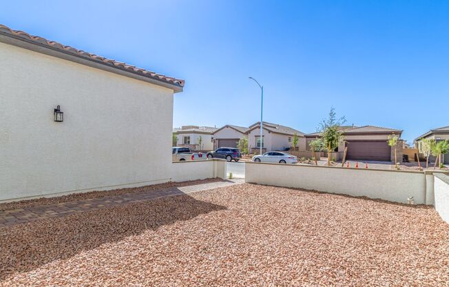 *2 WEEKS FREE RENT FOR QUALIFIED APPLICANTS W/ IMMEDIATE MOVE IN*Brand New never lived in Henderson Home