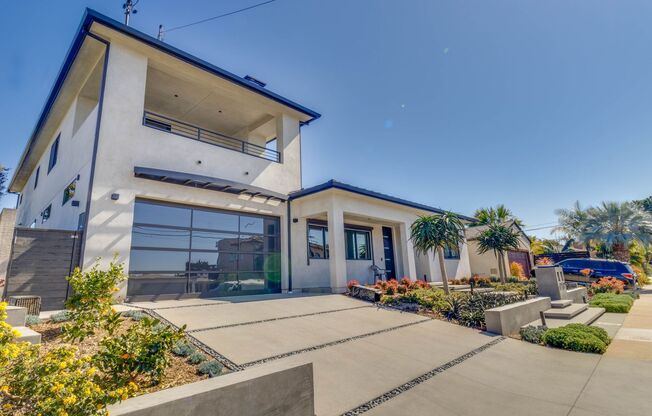 Ultra Luxury Guest House w/Private 200sf Balcony and Bay Views in Bay Park