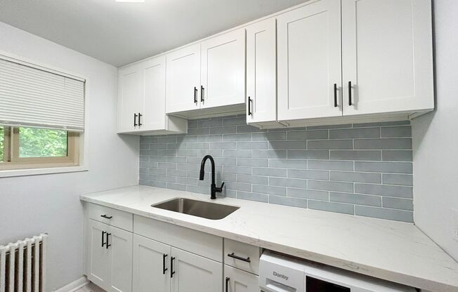 1 bed, 1 bath, 780 sqft, $1,695, Unit Hamrick 204