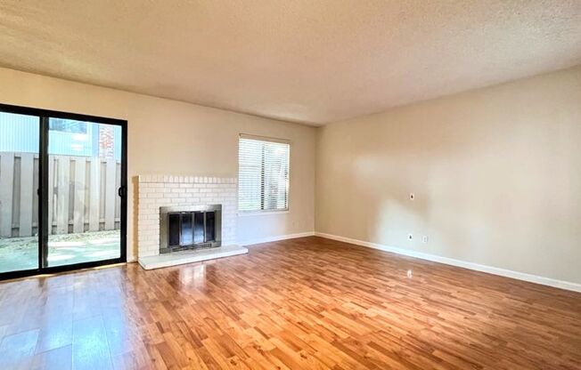 4BD/2.5BA - Modern Townhouse in Desirable Santa Clara Neighborhood