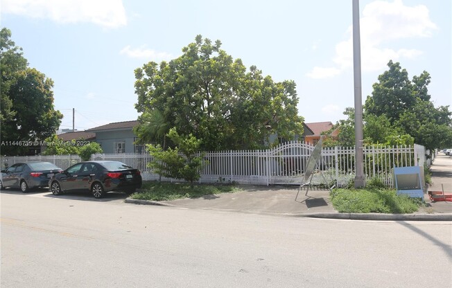 2590 E 9 AVE