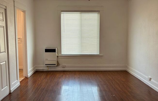 Studio, 1 bath, 400 sqft, $1,400