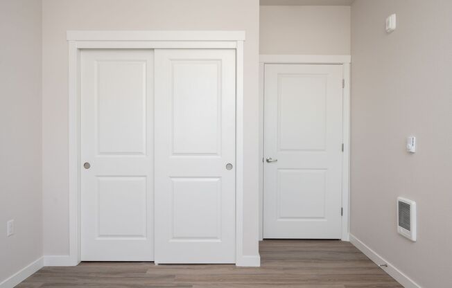 2 beds, 2 baths, 920 sqft, $2,395, Unit 25-305