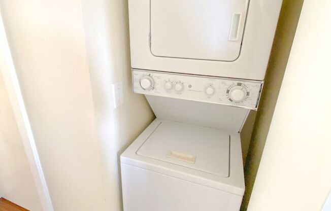 2 beds, 2 baths, 900 sqft, $2,795, Unit 201