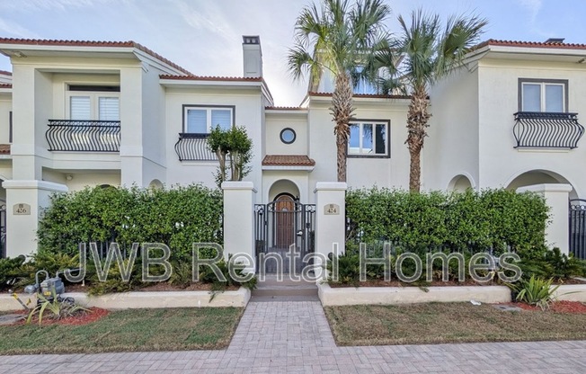 424 BAY ST E