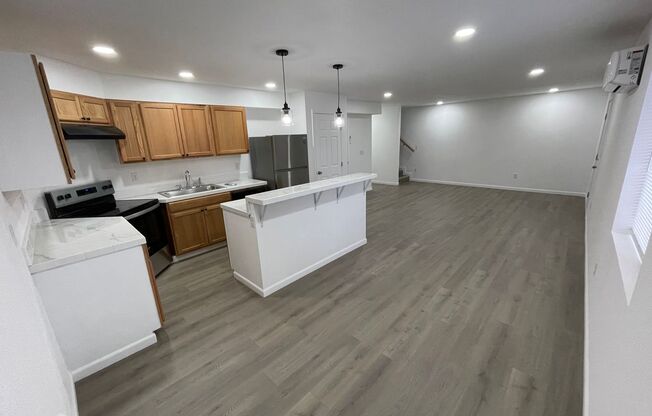 3 beds, 2.5 baths, $1,995, Unit Unit A