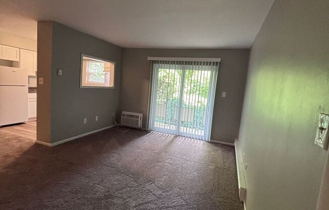 1 bed, 1 bath, 650 sqft, $1,350, Unit 2457-10