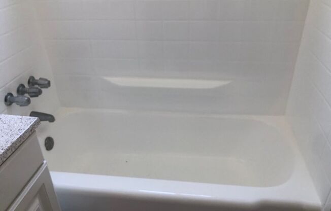 2 beds, 1 bath, 860 sqft, $1,995, Unit 10174A
